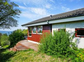 Holiday Home With A Beautiful View Of Roskilde Fjord,, rental liburan di Frederiksværk