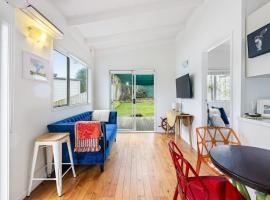 Kiwi to its Core, Bach Perfect - WiFi - Netflix, holiday rental in Red Beach