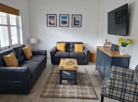 1 Golf Mews, apartment in Ballater