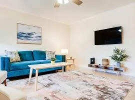Intracoastal Oasis in a Prime Area w Pool and BBQ