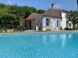 Maison d'Hôtes - L'Hôthentique, hotel v destinaci Gaillan-en-Médoc