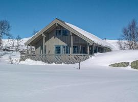 Stunning Home In Edland With House A Mountain View, hotel v mestu Vågsli