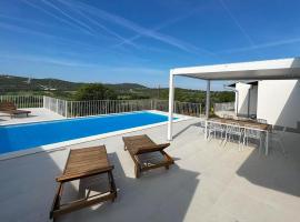 Stankovci에 위치한 홀리데이 홈 Villa Velim - Stunning view & Heated private pool