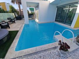 Luxury House, hotel en Quinta do Anjo