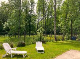 Makivka - Maison entière avec 2 chambres, homestay in Boutiers-Saint-Trojan