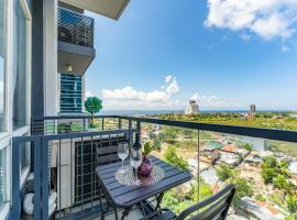 Mactan Newtown - 1BR Stunning Ocean View and City View, bolig ved stranden i Mactan
