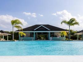 Choose To Be Happy at The Palms, Richmond Estates - Three Bedrooms with Pool, Hotel in Banks