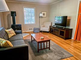 Sycamore Place Duplex, cottage in Atlanta