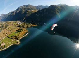 Baitoni TN - Appartamento sul Lago D'Idro - 2 Camere - WiFi Free, hotel a Bondone