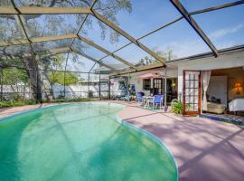 Palm Harbor Rental with Private Pool 3 Mi to Beach!, hotel em Palm Harbor