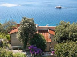 Apartments by the sea Stanici, Omis - 1028, hotel en Tice