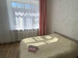 Квартира-студия недорого напротив парка Металлургов, Ferienunterkunft in Öskemen