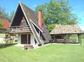 Holiday home Mir - countryside house with jacuzzi, rumah liburan di Krapje