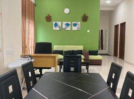 4 bedrooms fully airconditioned in Muar Town, hotell i Muar