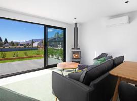 Cardrona Falcon Apartment, self-catering accommodation in Cardrona