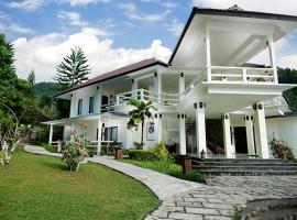 Solitude Lembeh Resort, hotel com estacionamento em Girian