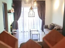 Emerald Avenue Cozy 3R3B Apartment 716