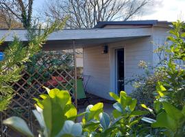 Chalet des Lucioles, Hotel in Montréal