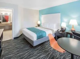 Howard Johnson by Wyndham Houston Hobby Airport