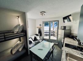 STUDIO CENTRE STATION - REFAIT A NEUF 4 PERSONNES, appartement à Laveissière