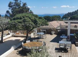 Hôtel Beau Site, hotel cerca de Playa de Pramousquier, Le Lavandou