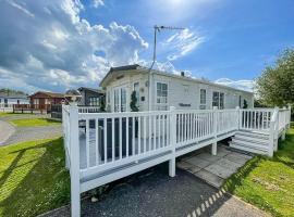 Beautiful Caravan At Manor Park In Hunstanton Beach, Norfolk Ref 23026h, lodge a Hunstanton