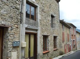 Lovely Renovated Cottage in Puivert, hotel in Puivert