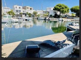 Marina Port Camargue appontement bateau, hotel in Le Grau-du-Roi