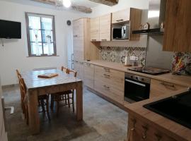 Agr&eacute;able maison de village., vila v destinaci Castellane