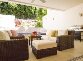 Private Villa with Pool, Limegrove St James, Near Beach, hotel i Saint James