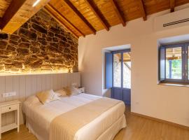 Alojamiento Turístico Caxide Parada de Sil Ribeira Sacra, hotell med parkeringsplass i Parada del Sil