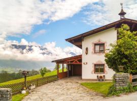 Gorgeous Home In Pill With House A Mountain View, hotel com estacionamento em Pill