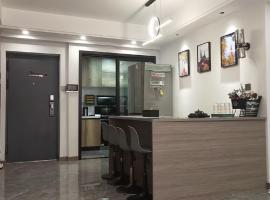 kayla泉州晋江吾悅广场五店市万达轻奢风投影3房, готель у місті Цзиньцзян