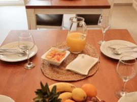 Castello Exclusive rooms with breakfast, strandhótel í Privlaka