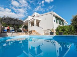 Apartments Davor, hotel with pools in Mandre