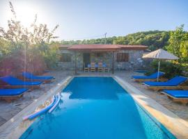 Havuzu Korunaklı Jakuzili Villa, hotel in Kınalı