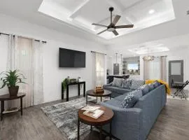 Spacious Modern 3 Bd 2Ba House with Garage and Parking