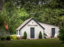 Blue Vieira Cottage, hotell med parkeringsplass i Fennville