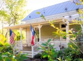 Circa 1900 - Historic - Romantic - Private - Pond - Fenced Yard - The Cottage at Chappell Hill