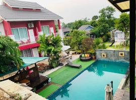 Homestay with Bunny Rabbit, hotel familiar en Chiang Rai