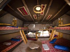 Kfar Hanokdim - Glamping & Camping, hotel in Arad