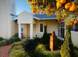 Paulshof Sandton Apartments - Mount Innes Luxury Apartments, pet-friendly hotel in Sandton