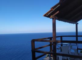 Double studio room by the sea، بيت عطلات شاطئي في تساغارادا