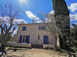 Maison a la campagne entre Aix en Pce et Marseille, hotel in Les Pennes-Mirabeau