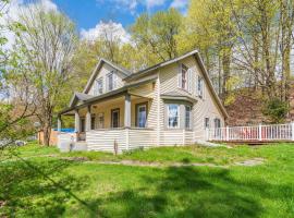 Cozy Creek Inn, hotel familiar en North Branch