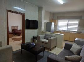 Cozy Home 4 – hotel z parkingiem w mieście ‘Urjān al Gharbīyah