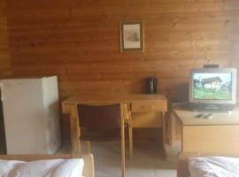 Lyst dobbelt værelse med egen indgang og bad, отель в городе Норборг