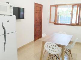 Alquiler por dia Departamento 4 personas Gral Roca Casita Artigas、ヘネラル・ロカのホテル