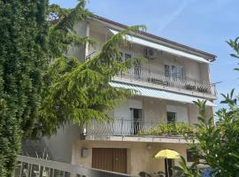 LOTUS Holiday Apartment in Škrljevo: Bakar şehrinde bir otel