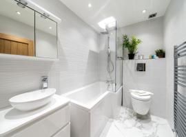 Stunning 2 Bed 2 Bath Luxury London Apartment!, διαμέρισμα σε Forest Hill